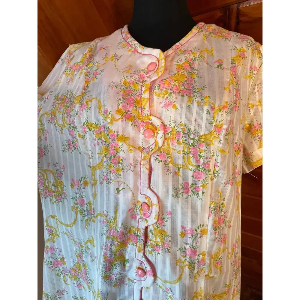 Vintage 60s Lightweight Nightgown w/ Floral & Gold Birdhouse Embellishment sz M